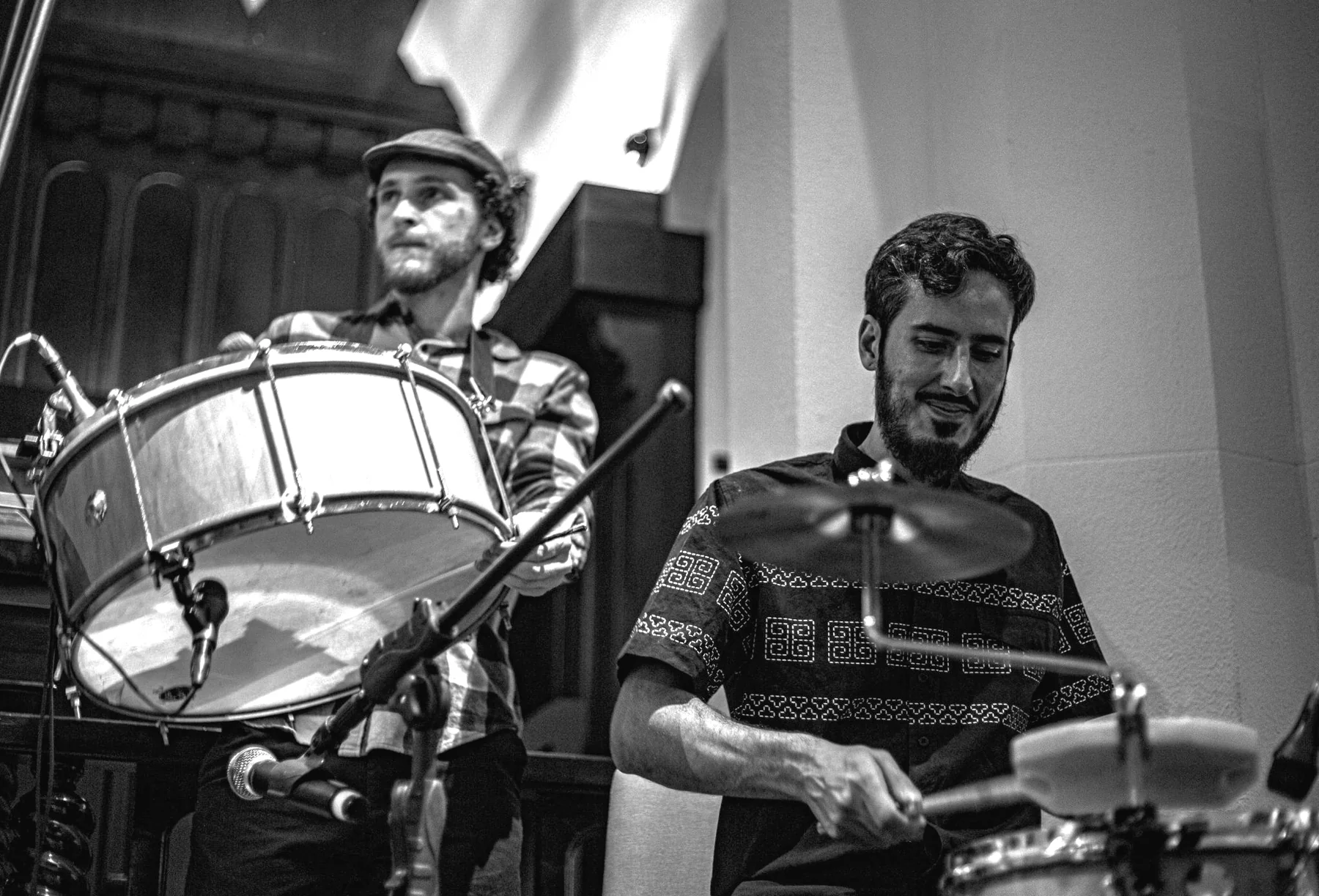Percussionistas do Klezmer Três Rios em apresentação